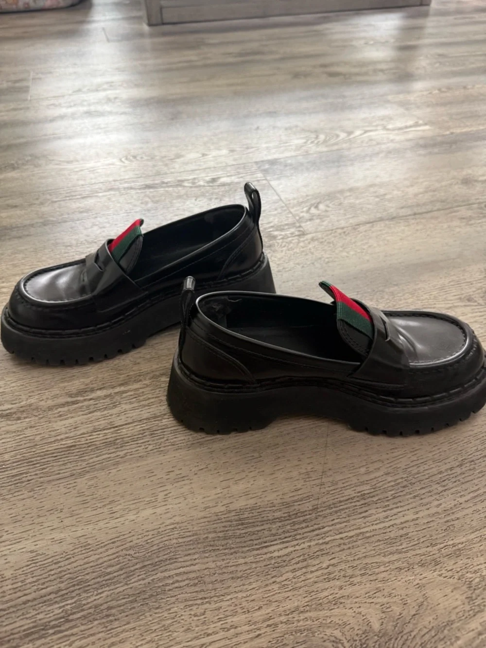 Gucci Black Leather Women’s Loafers with Red & Green Web - Picture 2 of 5